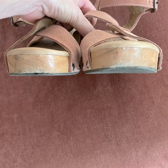 Naughty Monkey Sandals Clogs - Picture 6 of 7